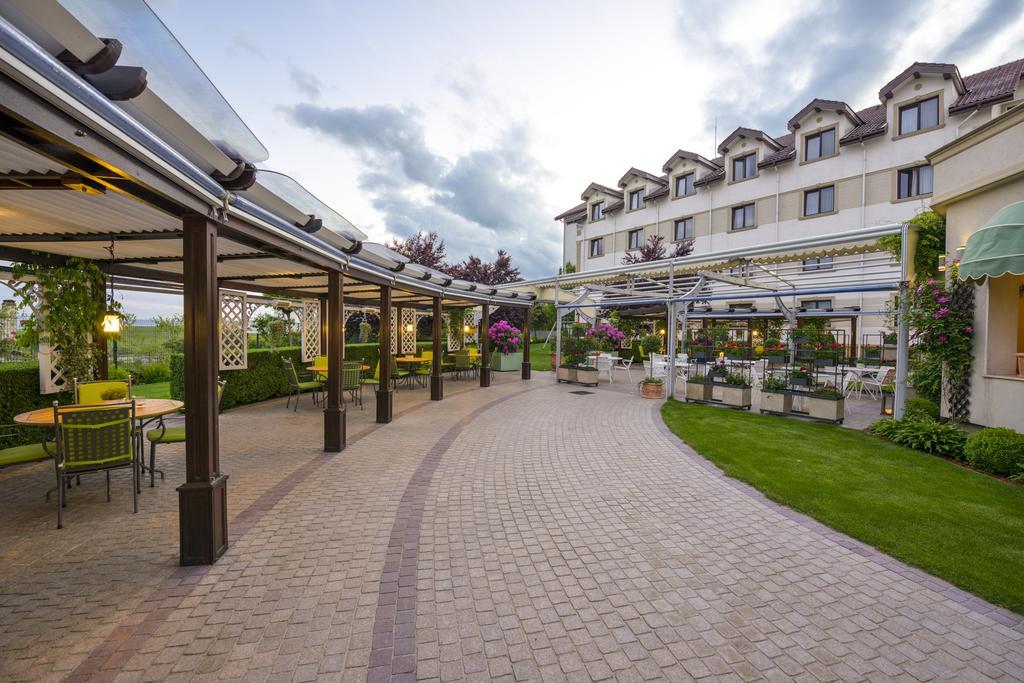 Hotel Sonnenhof Suceava Eksteriør bilde